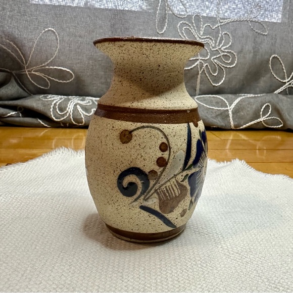 Tonala Mexican Sand Pottery Vase Hand Painted Blue Flowers - Picture 4 of 10